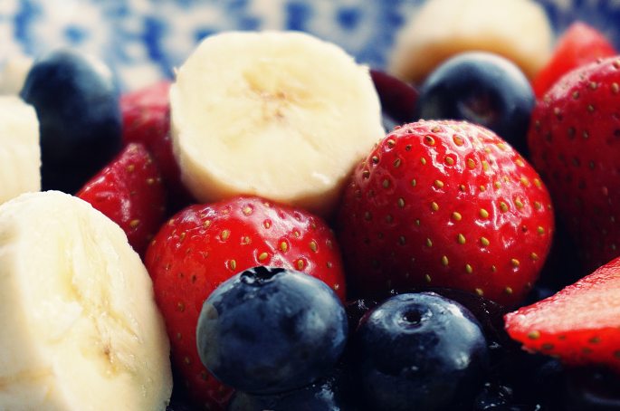antioxidant-banana-berries-1120581